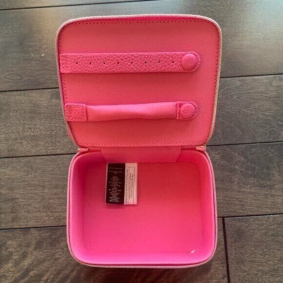 HOST PICK - Travel Jewelry Case - Picture 1 of 2